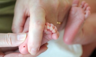 Xét nghiệm máu gót chân cho trẻ sơ sinh là điều cần thiết?
